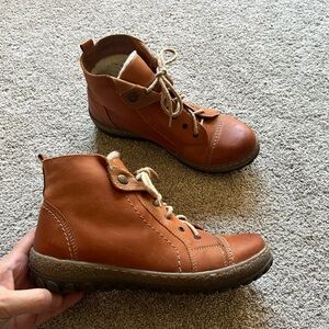 V-Italia Kiki Boots Women's Size 39 Tan Brown Leather Lace Up Ankle Bootie